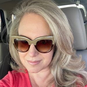 Meet your Posher, Christy